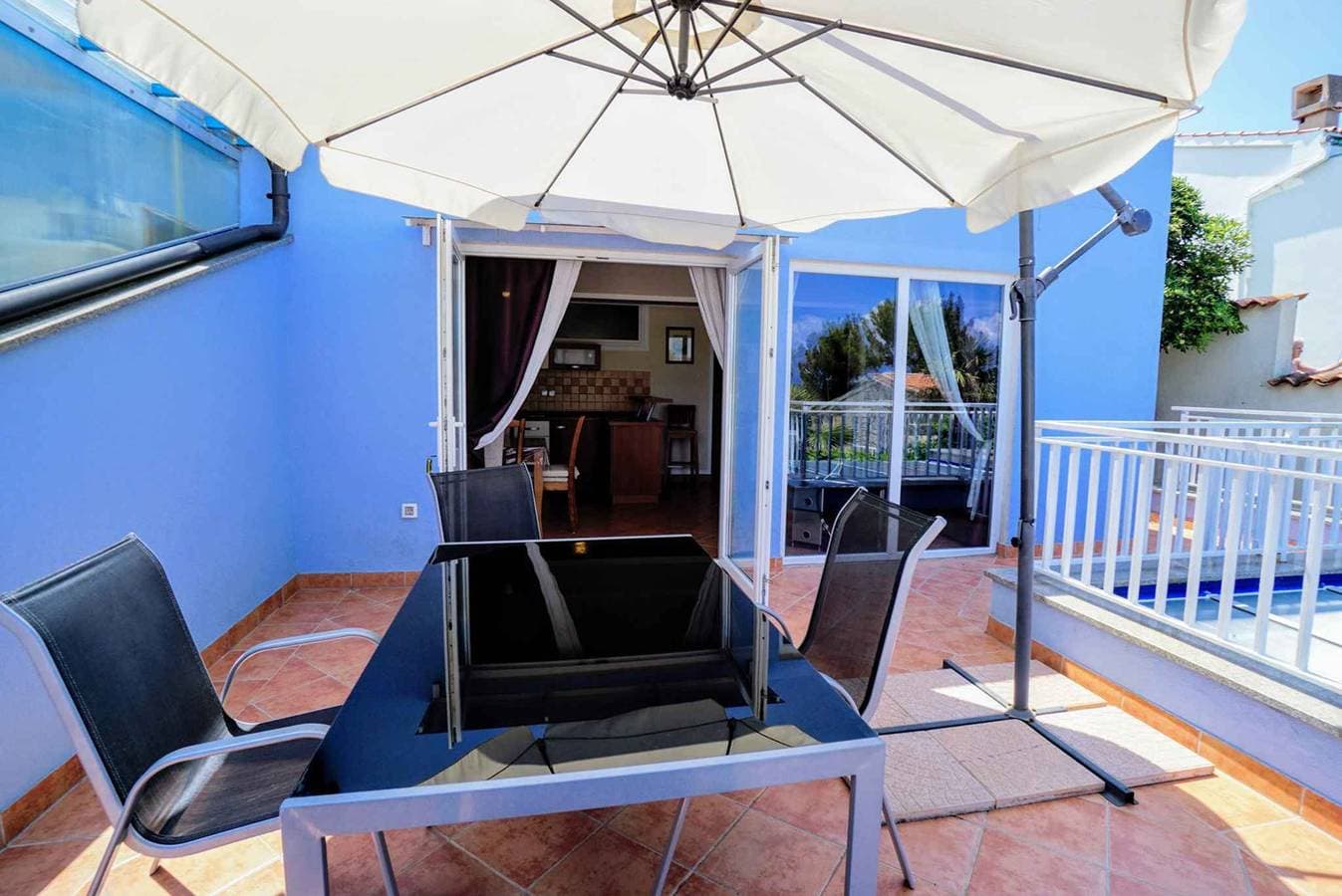 Foto 5 von 25: Ferienwohnung mit Balkon und Meerblick