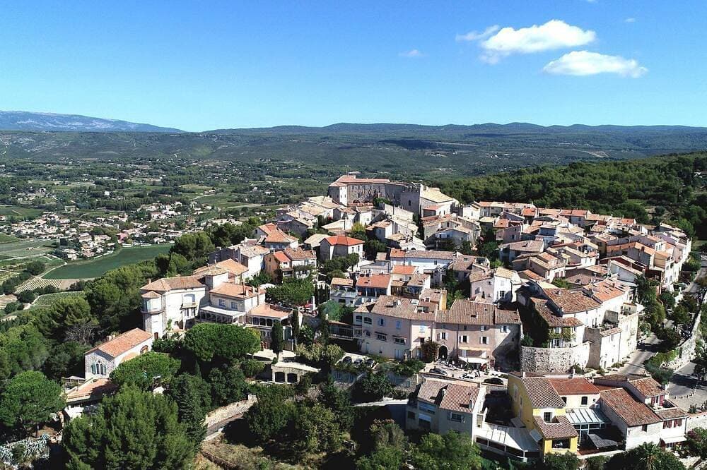 Foto 12 von 20: In the shade of the Castellet pines