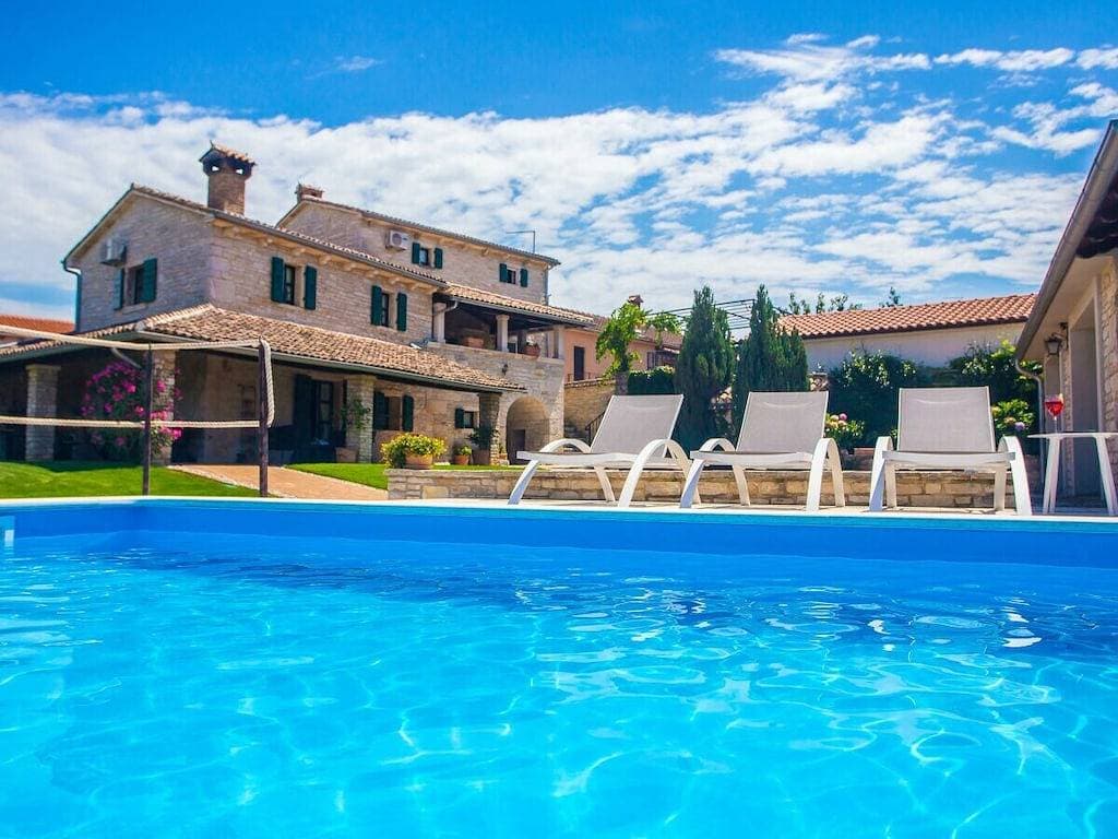 Villa in Sveti Lovreč mit Schwimmbecken 1