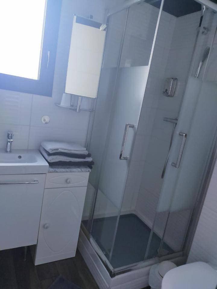 Foto 11 von 11: Twin Room with Private Bathroom