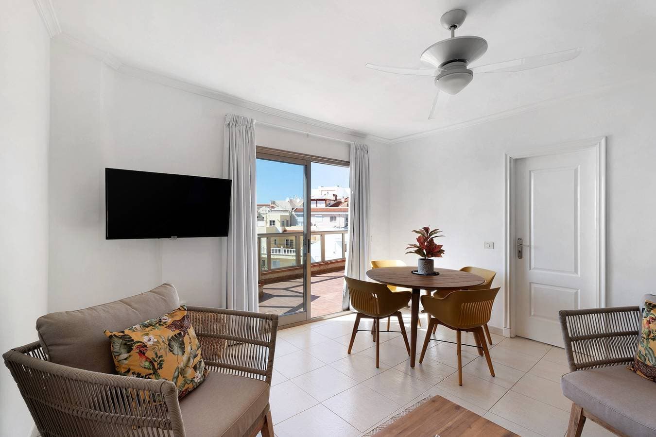 Foto 9 von 30: Ferienwohnung 'Ático Bellavista Alcalá' mit Privatterrasse und WLAN