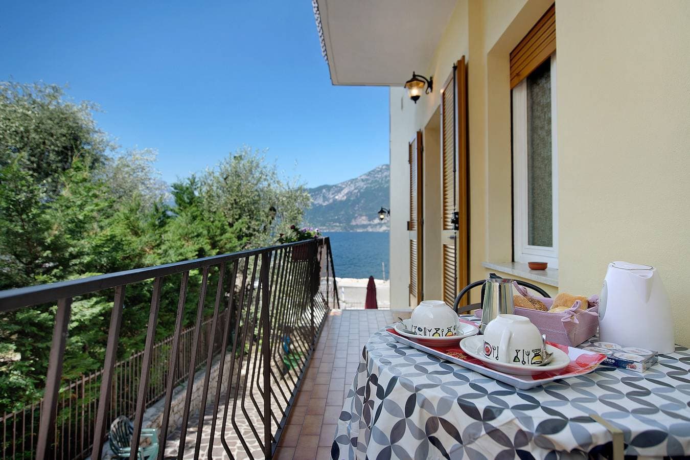 Foto 5 von 20: Ferienwohnung 'Appartamento Marilu' mit Blick auf den See, WLAN und Klimaanlage