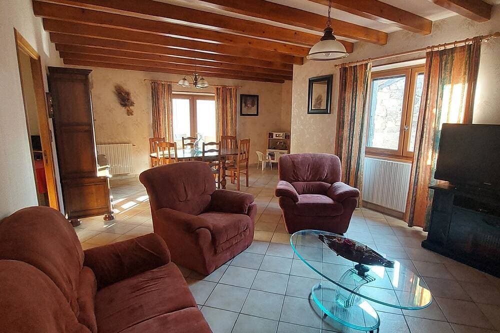 Foto 13 von 30: Spacious stone house nestled in a small hamlet