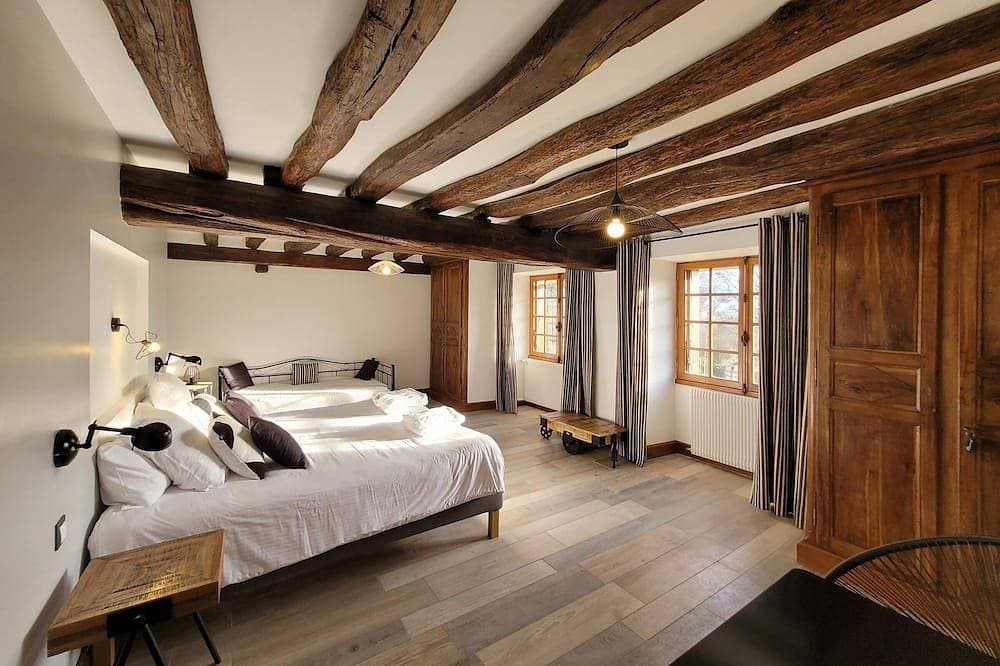 Dreibettzimmer-Deluxe-Ensuite-Gartenblick-Avec Sauna 1