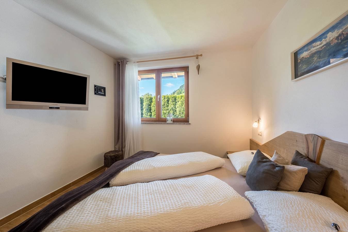 Foto 8 von 18: Gemütliche Ferienwohnung "Pfandlerhof Grün" mit Bergblick, WLAN, Balkon & Garten