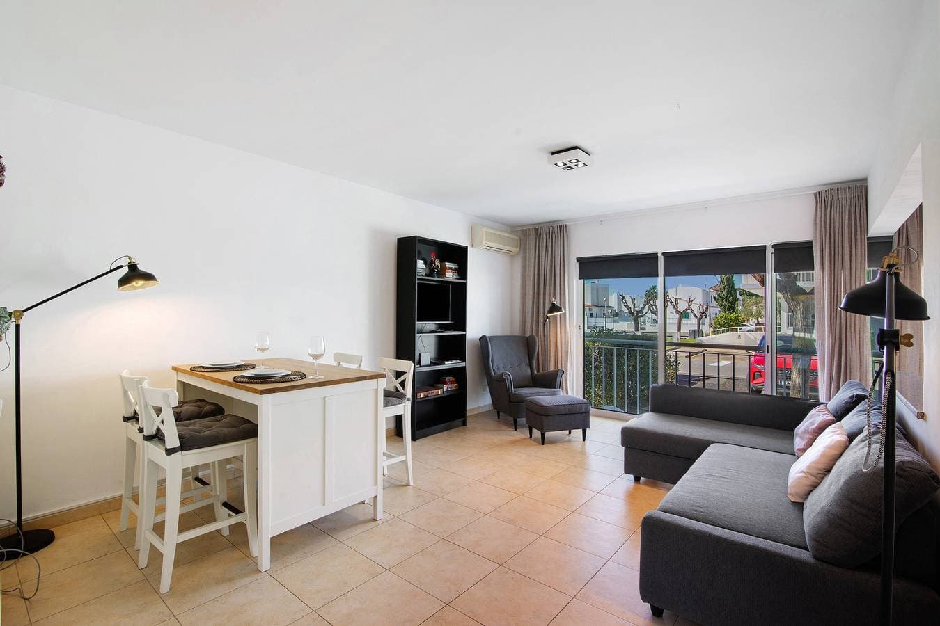 Foto 4 von 24: Ferienwohnung 'Costa Cabanas 54' mit Gemeinschaftspool, Garten und Klimaanlage
