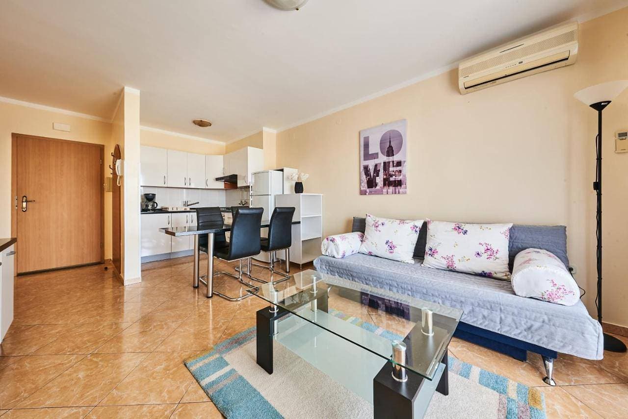 Foto 7 von 31: One-Bedroom Apartment with Balcony and City View