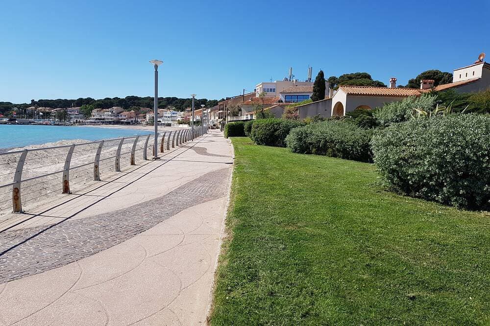 Seafront apartment 1