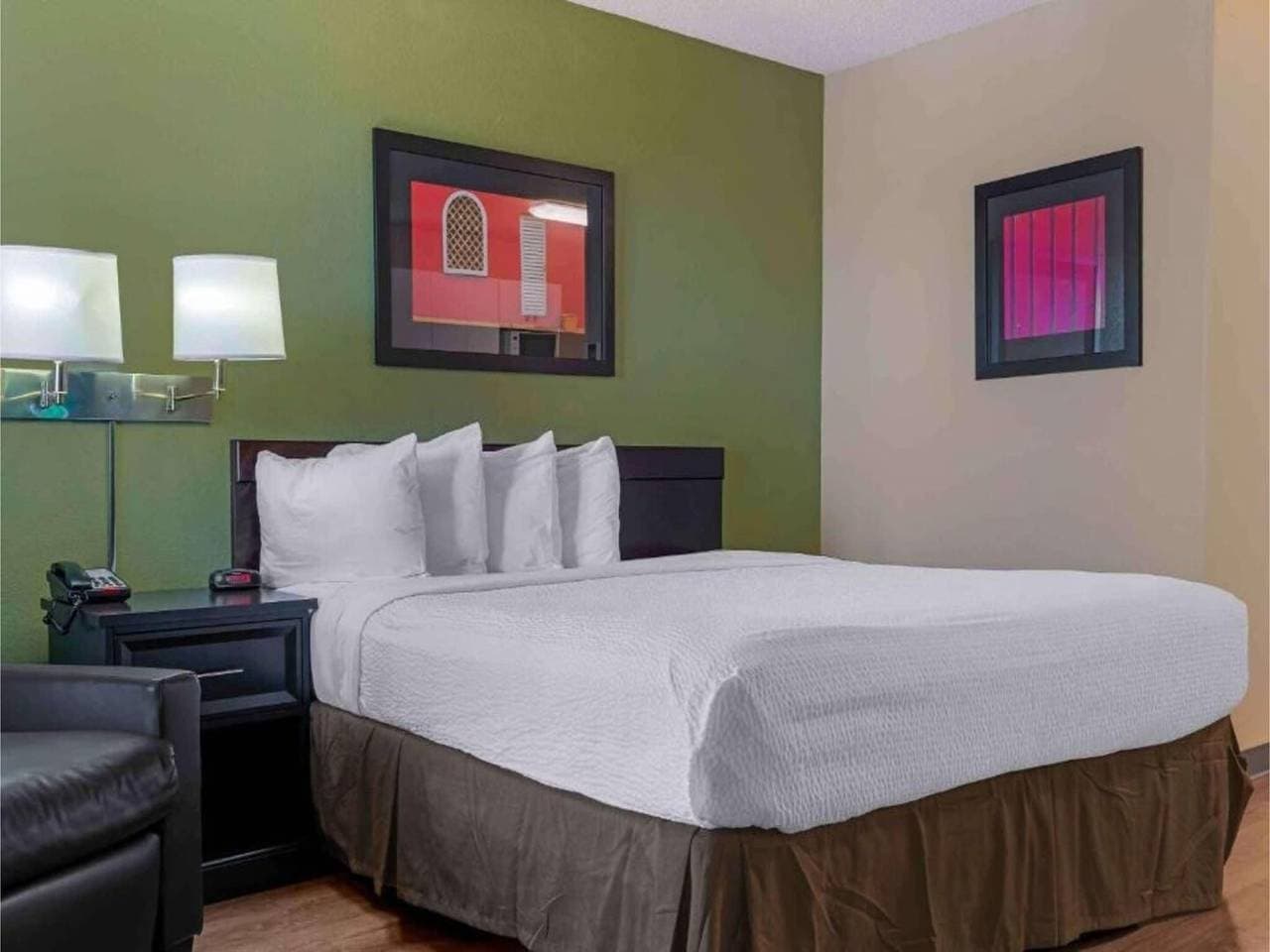 Foto 2 von 18: Entspannendes Studio Sacramento|1 Queen Bett Küche 6 Zimmer