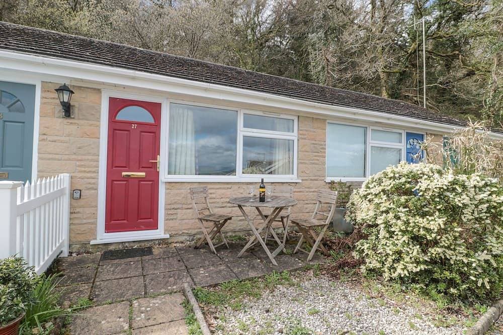 27 Fernhill Heights, romantic, with a garden in Charmouth 1