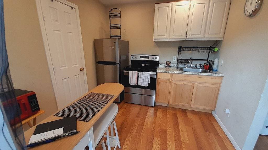 1 Bedroom apt. full kitchen and private restroom 1