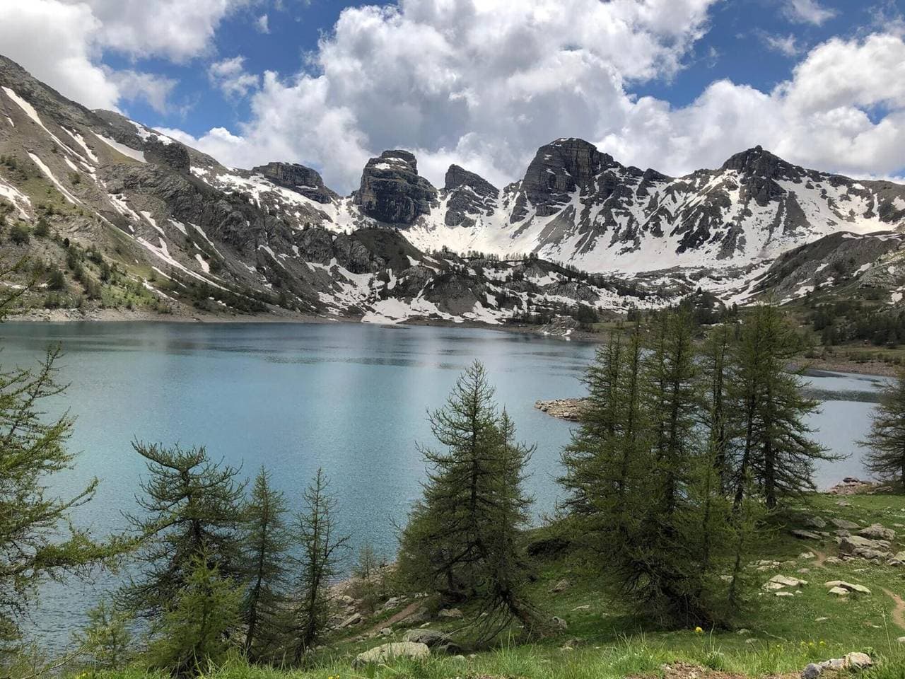 Foto 8 von 19: Bed & Breakfast 'La Baïta De La Foux – Zimmer 1' mit Bergblick, Gemeinschaftsterrasse und WLAN