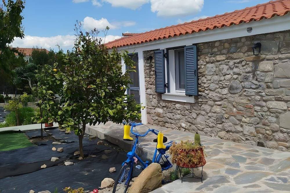 Ferienhaus 'Lilly Of Lemnos' mit Gemeinschaftsterrasse, privatem Garten & Klimaanlage 1
