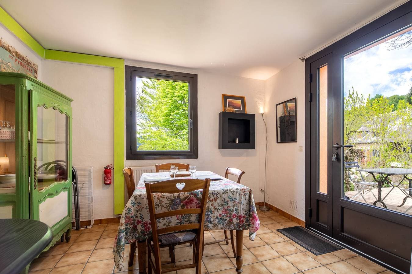 Foto 10 von 22: Ferienwohnung 'Studio avec Jardin à Bagneres' mit Bergblick, privater Terrasse und Wi-Fi