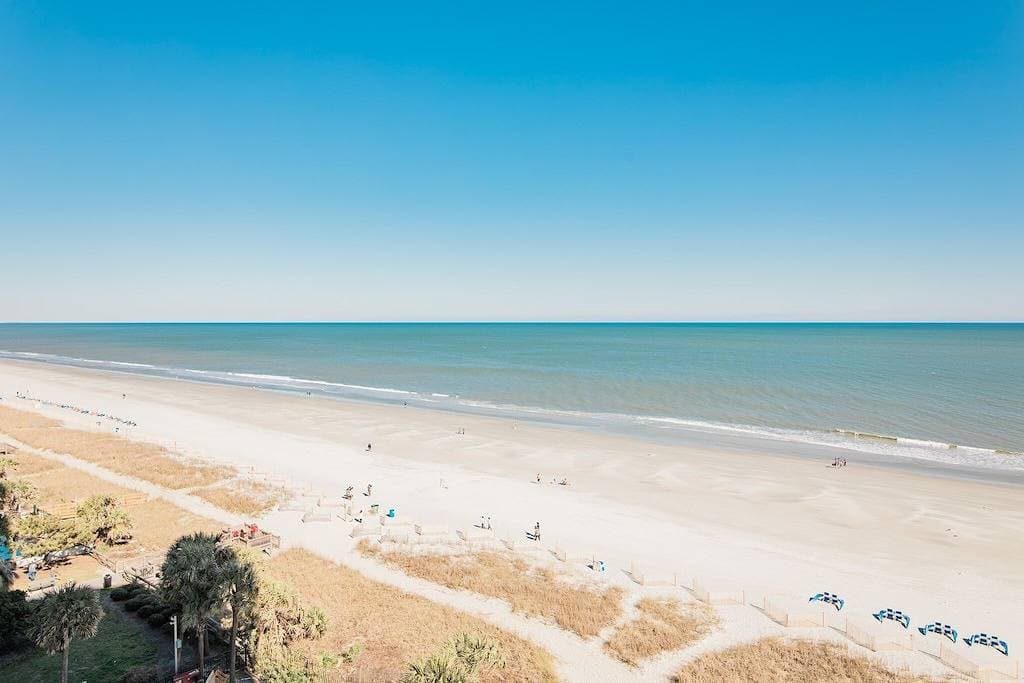 Foto 3 von 30: Wunderschönes Studio direkt am Meer mit einem großen und privaten Balkon am Meer