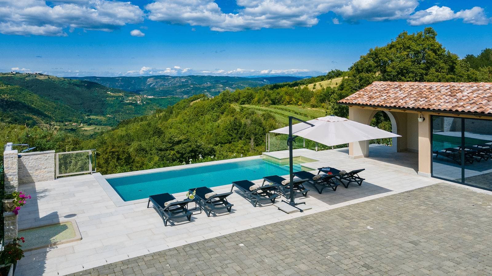 Foto 3 von 49: Villa Grazia
