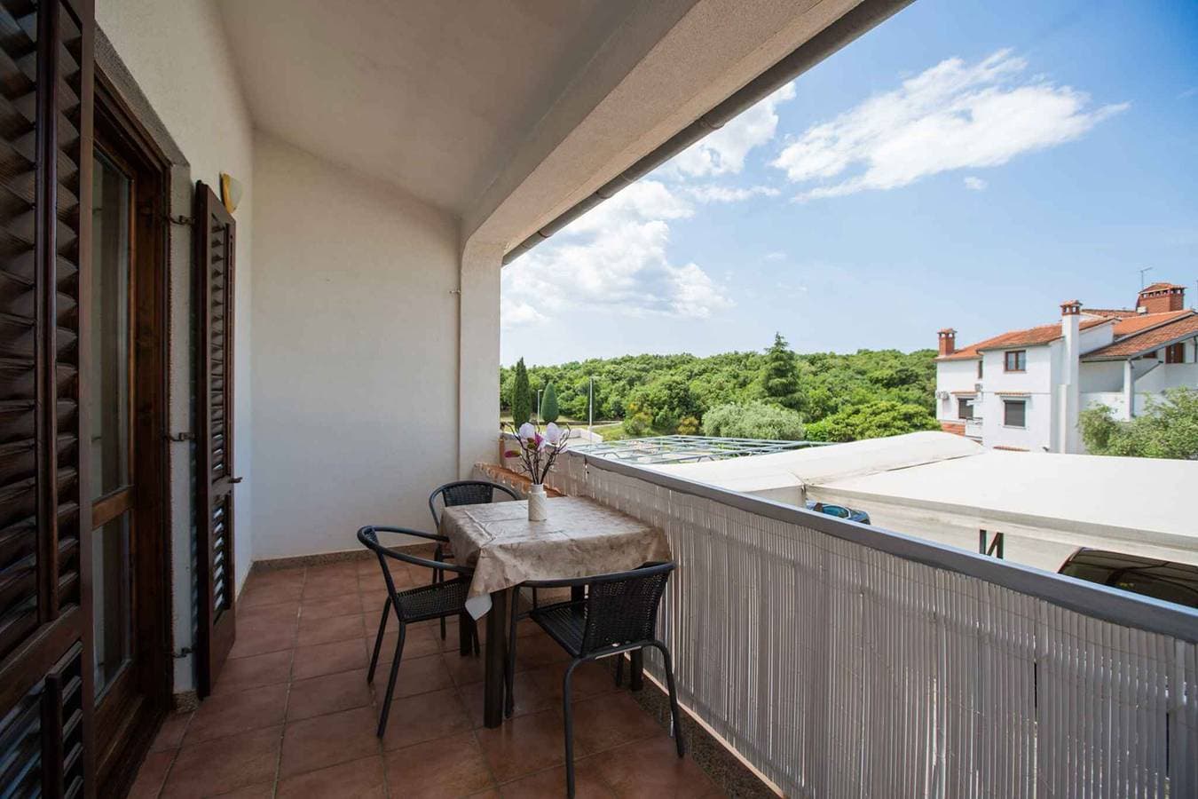 Foto 4 von 24: Ferienwohnung mit Klimaanlage und Balkon