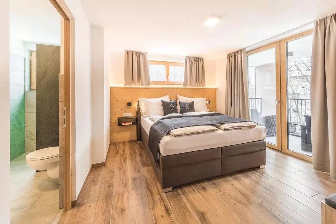 Foto 5 von 15: Ferienwohnung 'Superior Xl- 2 Left' mit Bergblick, Gemeinschaftspool und WLAN