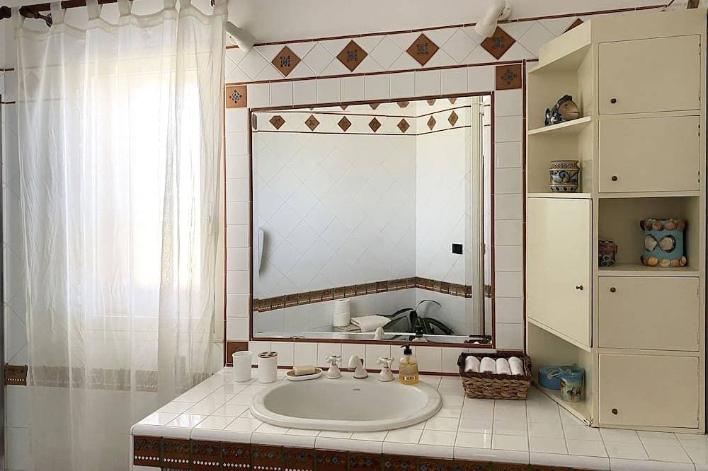 Foto 9 von 30: Holiday home with beautiful sea views, 3 minutes walk from the beach