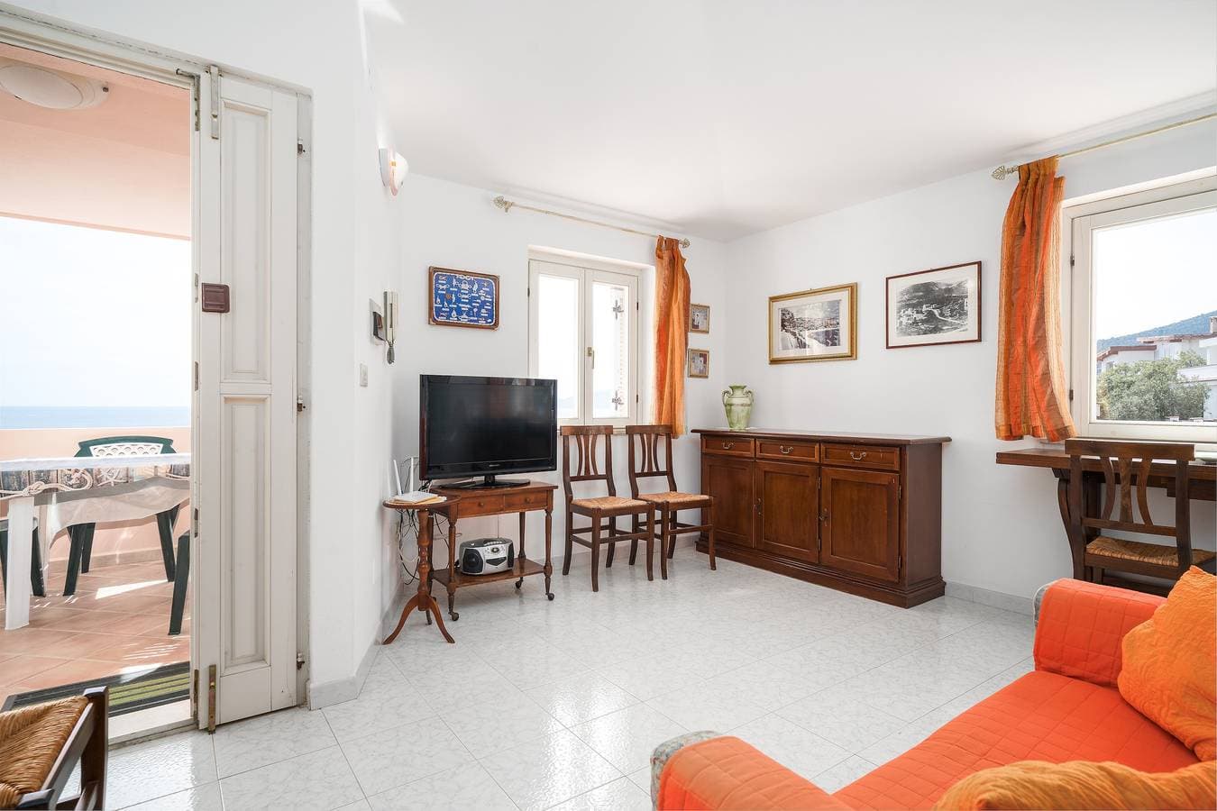 Foto 2 von 21: Ferienwohnung 'Ignis Cala Gonone' mit Meerblick, privater Terrasse und WLAN