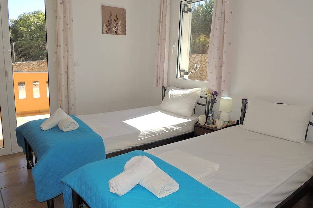 Foto 2 von 30: Schöne Villa mit 40m2 Pool mit römischer Treppe und einen Panoramablick auf das Meer