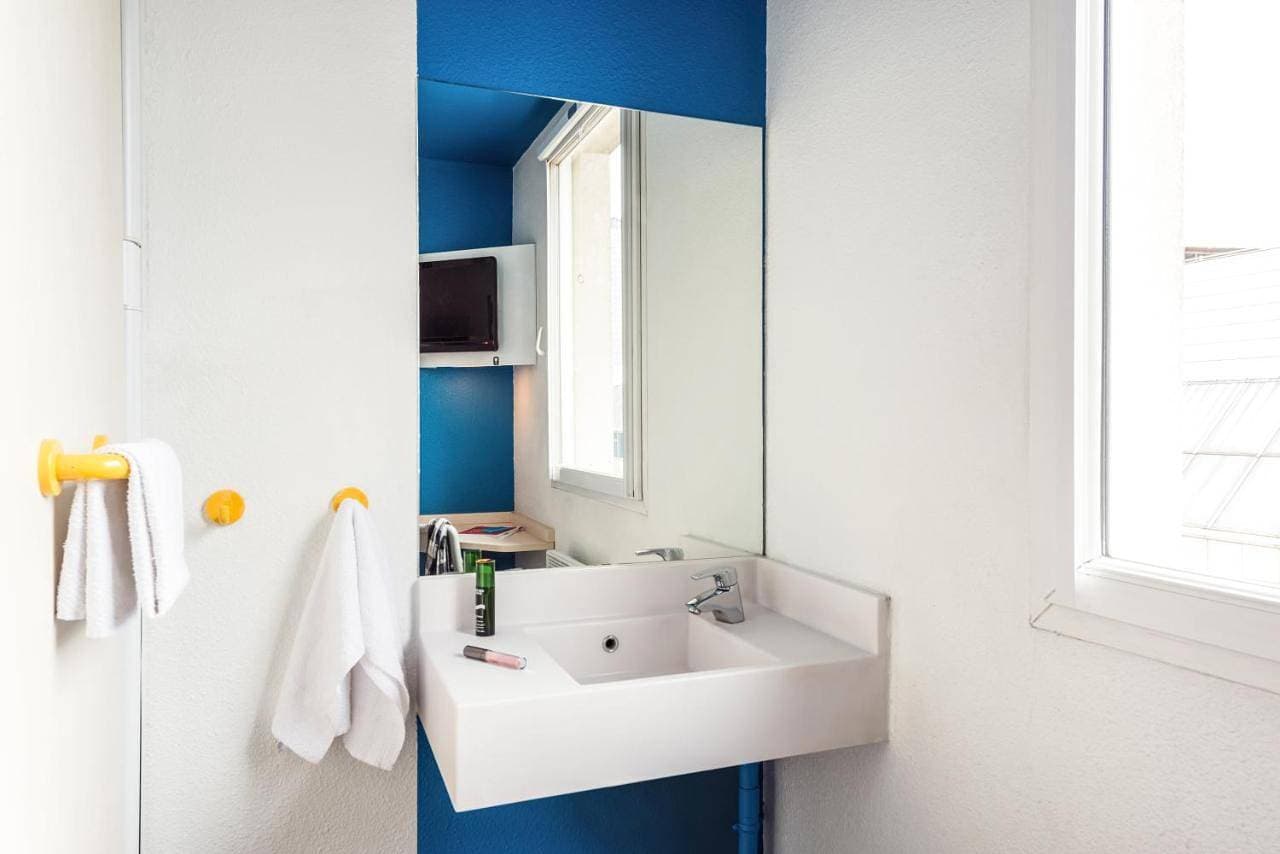 Foto 4 von 13: Twin Room with Shared Bathroom