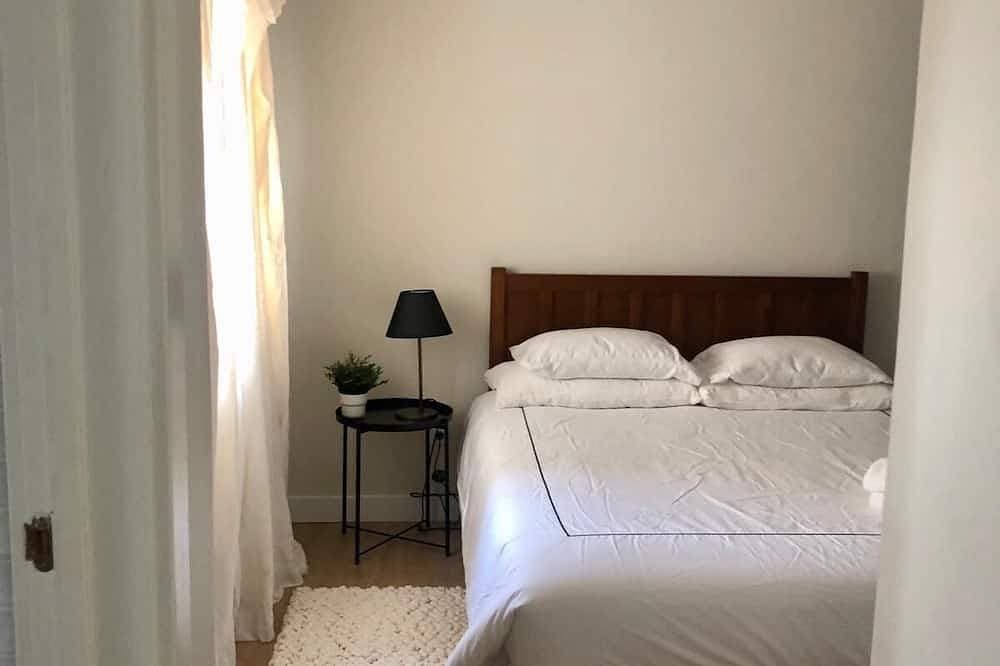 Foto 3 von 19: Cozy Apartment Cascais, Estoril, 4 min to the Beach