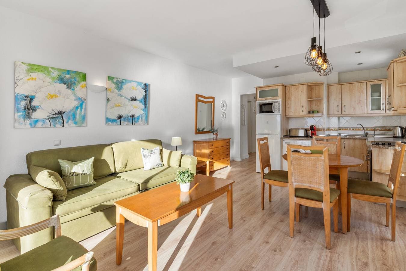 Foto 6 von 24: Apartment 'Benalbeach Sea Front' mit Meerblick, WLAN und Klimaanlage