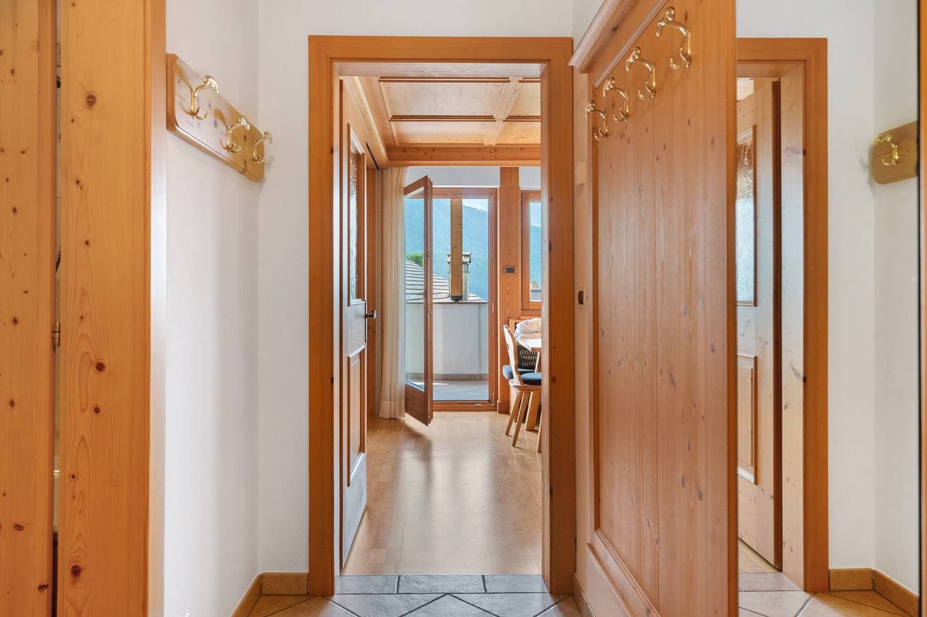 Foto 13 von 30: Ferienwohnung 'Villa Nussbaumer B' mit Bergblick, privater Terrasse und Wi-Fi