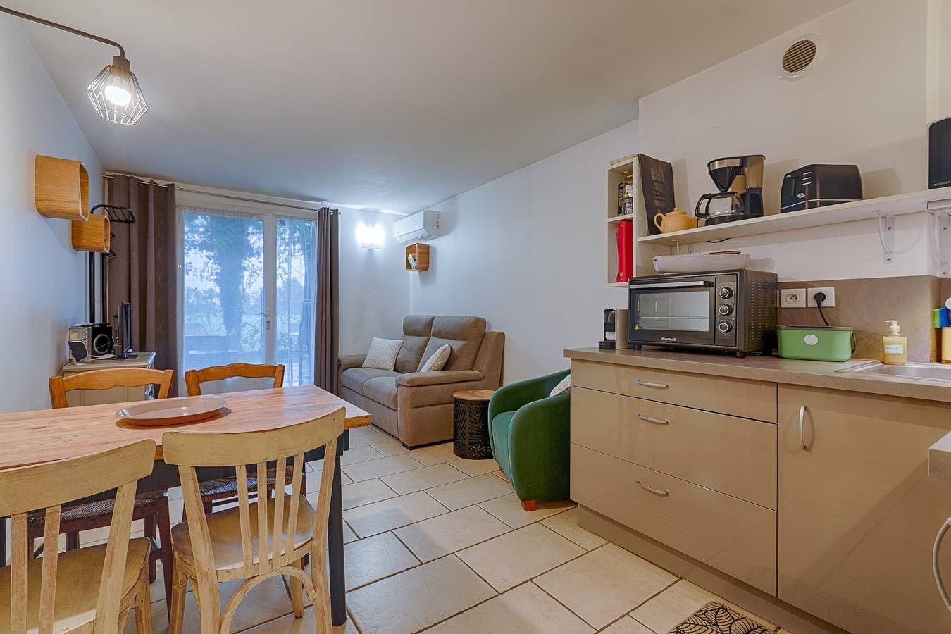 Foto 2 von 30: Ferienwohnung 'Au Epicéah, Logement À La Campagne' mit Bergblick, WLAN und Klimaanlage