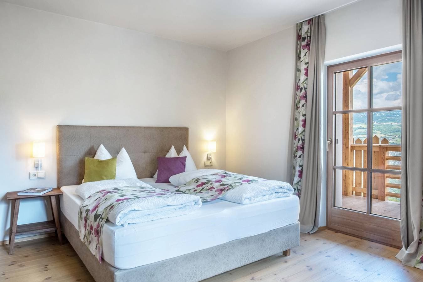 Foto 8 von 41: Ferienwohnung "Schlosshof Rotkäppchen" mit Bergblick, Privatem Garten und WLAN
