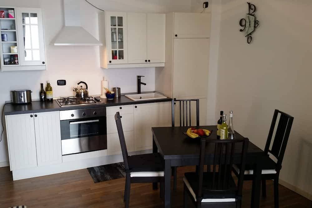 Foto 13 von 30: Moderne Wohnung mit Loggia, atemberaubenden See-Panoramablick und Infinity-Pool