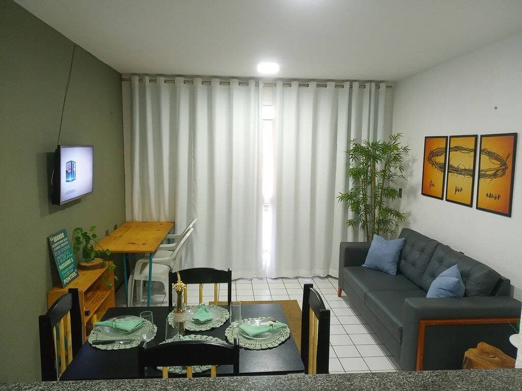 Foto 7 von 35: Nur wenige Schritte vom Strand entfernt - Erdgeschoss 2 Schlafzimmer Wohnung, Schwimmbäder, Klimaanlage, WLAN, Garage