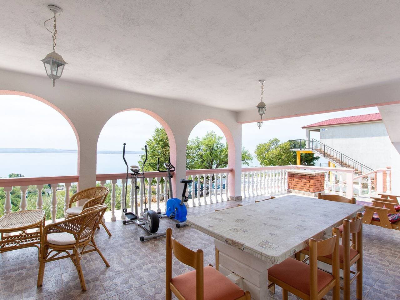Wohnung in Tribalj mit Meerblick und Strand 1