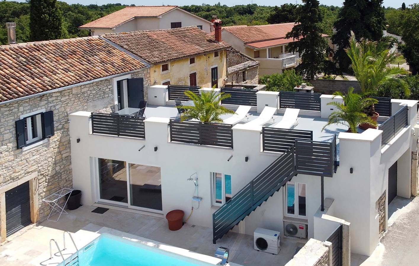 Geräumige 200 m² große Wohnung mit Pool und Terrasse, 2 km vom Stadtzentrum von Kanfanar entfernt 1