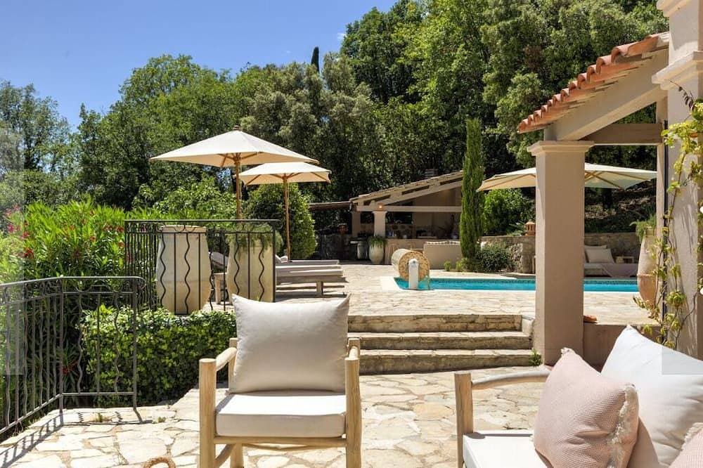 Stylish 4-Bedroom Design Villa with Pool, Gym & Open Valley Views – Côte d’Azur 1