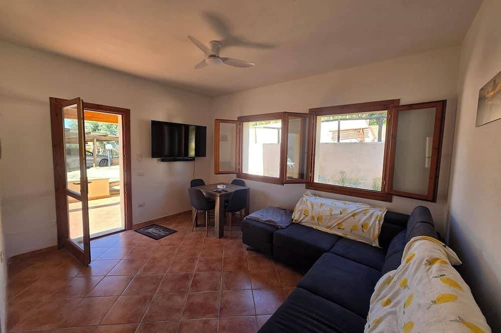 Foto 10 von 30: Newly Fitted Out 2 Bed Apartment, 1km from Beach, Sleeping up to 5