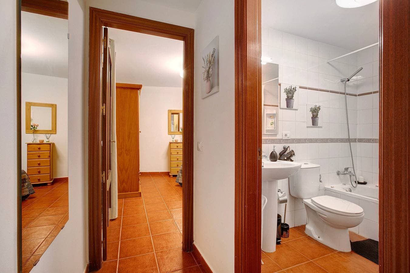 Foto 11 von 29: Ferienwohnung "Mi Refugio en La Jaca" mit Meerblick, privater Terrasse und WLAN