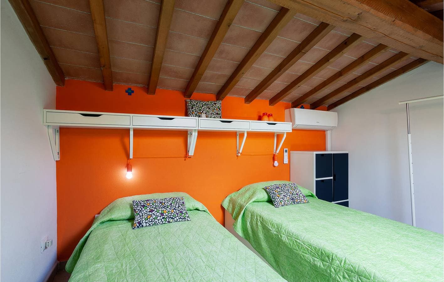 Foto 12 von 18: Gemütliches Terrassenapartment mit AC & Internet, Nähe Strand (68 Zeichen)