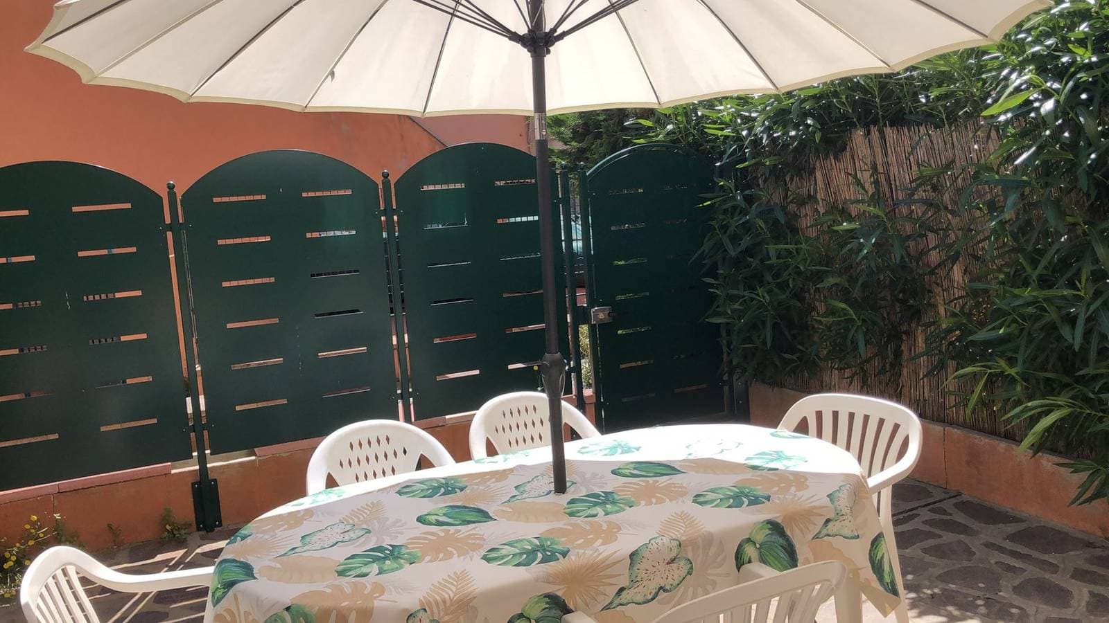 Foto 3 von 18: Ferienwohnung für 5 Personen mit Terrasse