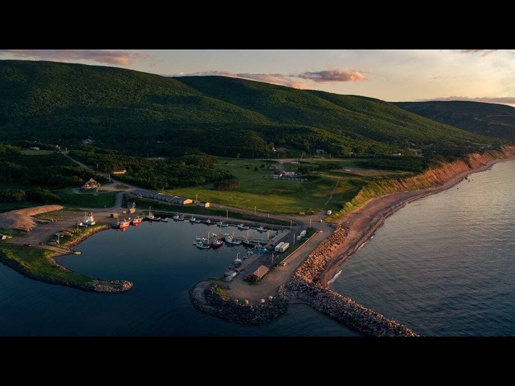 Foto 7 von 46: Hikers Suite  Private Hot Tub  <br>Cabot Trail, Pleasant Bay ,N.S.