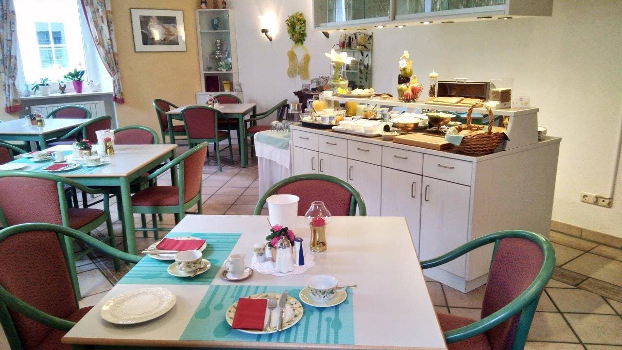 Foto 5 von 12: Haus am Kurpark - Hotel garni - Budget-Doppelzimmer inklusive Frühstück