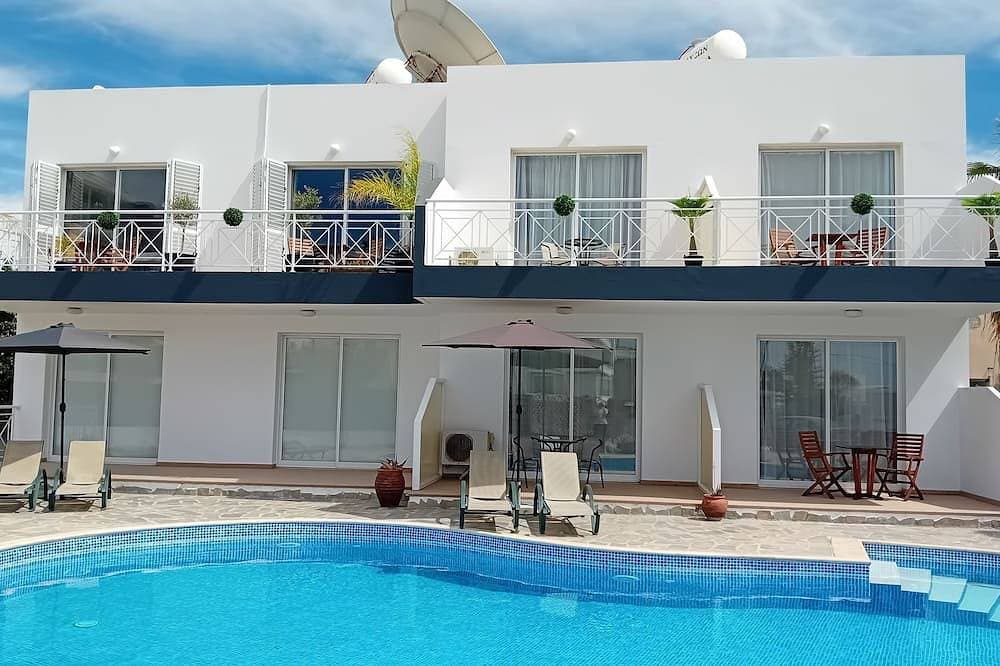 Kato Paphos Suites - 1-Bed Apartment, Great location, Pool view, Wi-Fi & a/c. 1