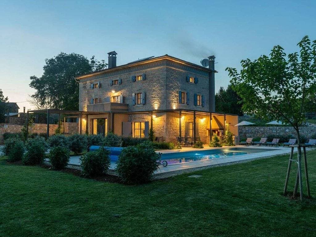 Villa in Brečevići mit Schwimmbecken 1