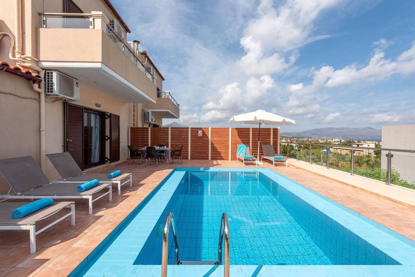 Foto 5 von 33: Villa für 7 Personen mit Balkon