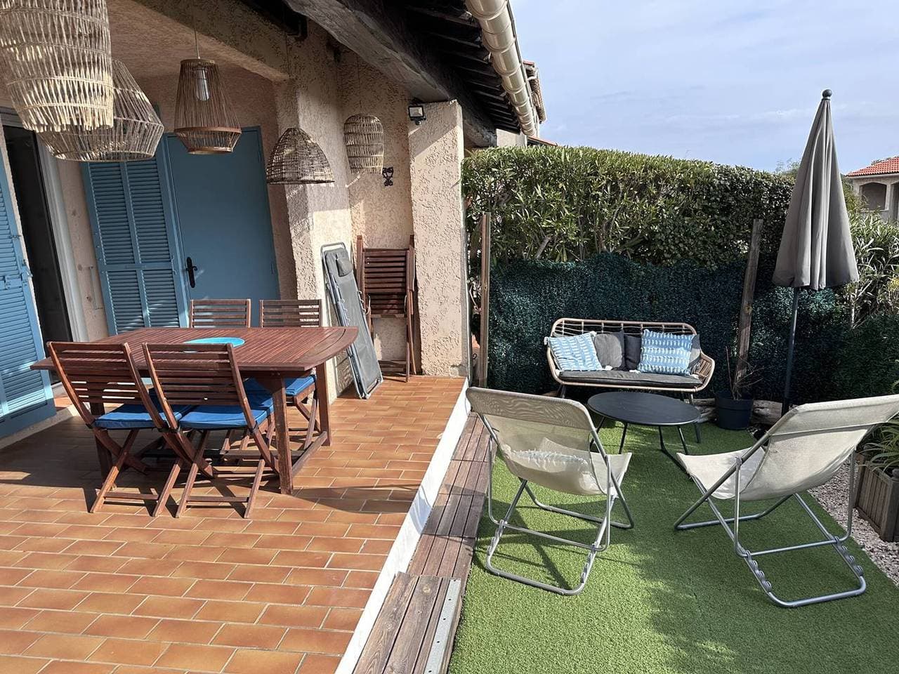 Foto 2 von 10: 2-Zimmer-Wohnung nahe dem Meer mit Pool und Parkplatz