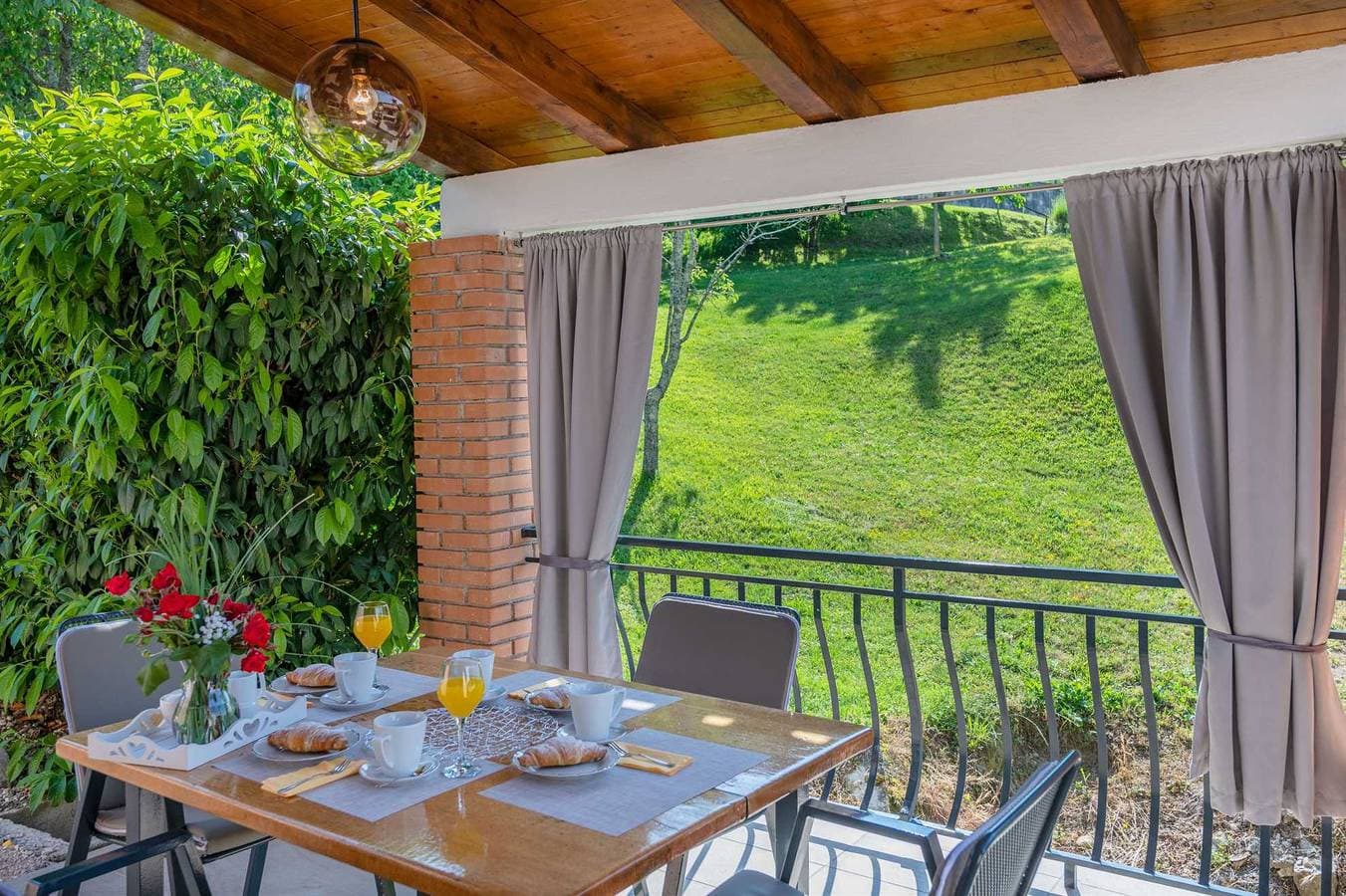 Foto 12 von 30: Familienfreundliche Villa Bonissa in einem ruhigen Dorf mit privatem Pool und großem Garten