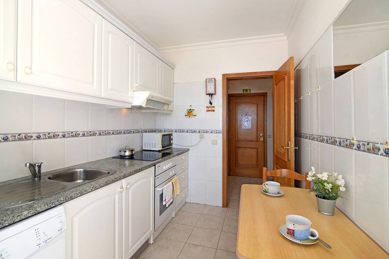 Foto 9 von 21: Ferienwohnung Nau Bérrio 3ºD – Meerblick, Pool, Klimaanlage, WLAN