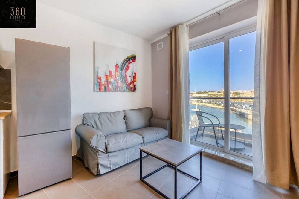 Foto 7 von 20: Seafront home with Private Balcony & WIFI in Gzira