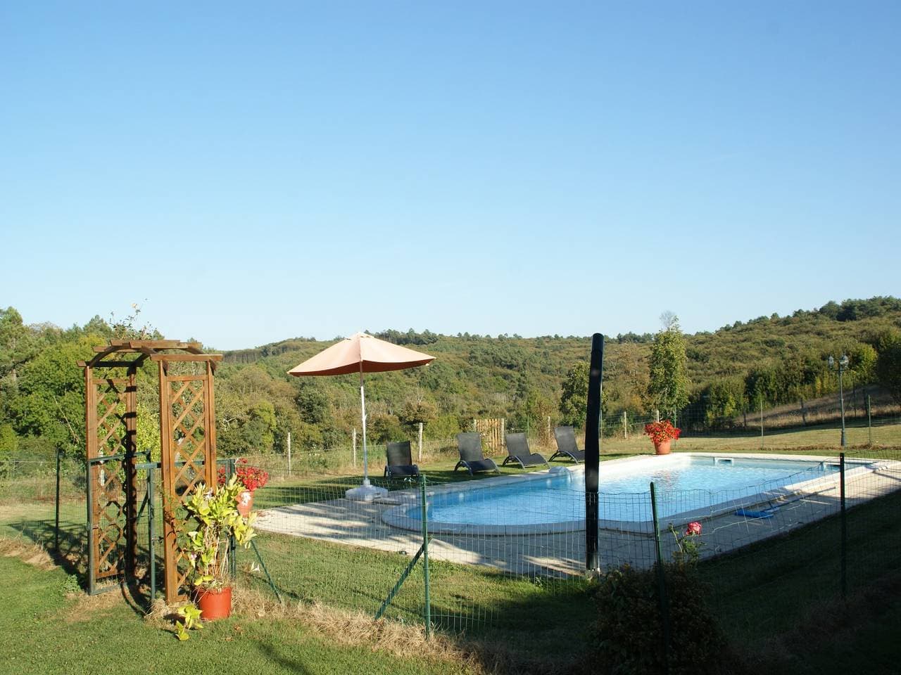 Foto 9 von 34: Ferienhaus mit Pool und umzäuntem Garten
